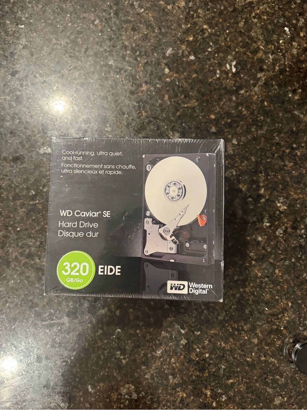 *Western Digital WD Caviar SE 320GB EIDE Internal Hard Drive - Black